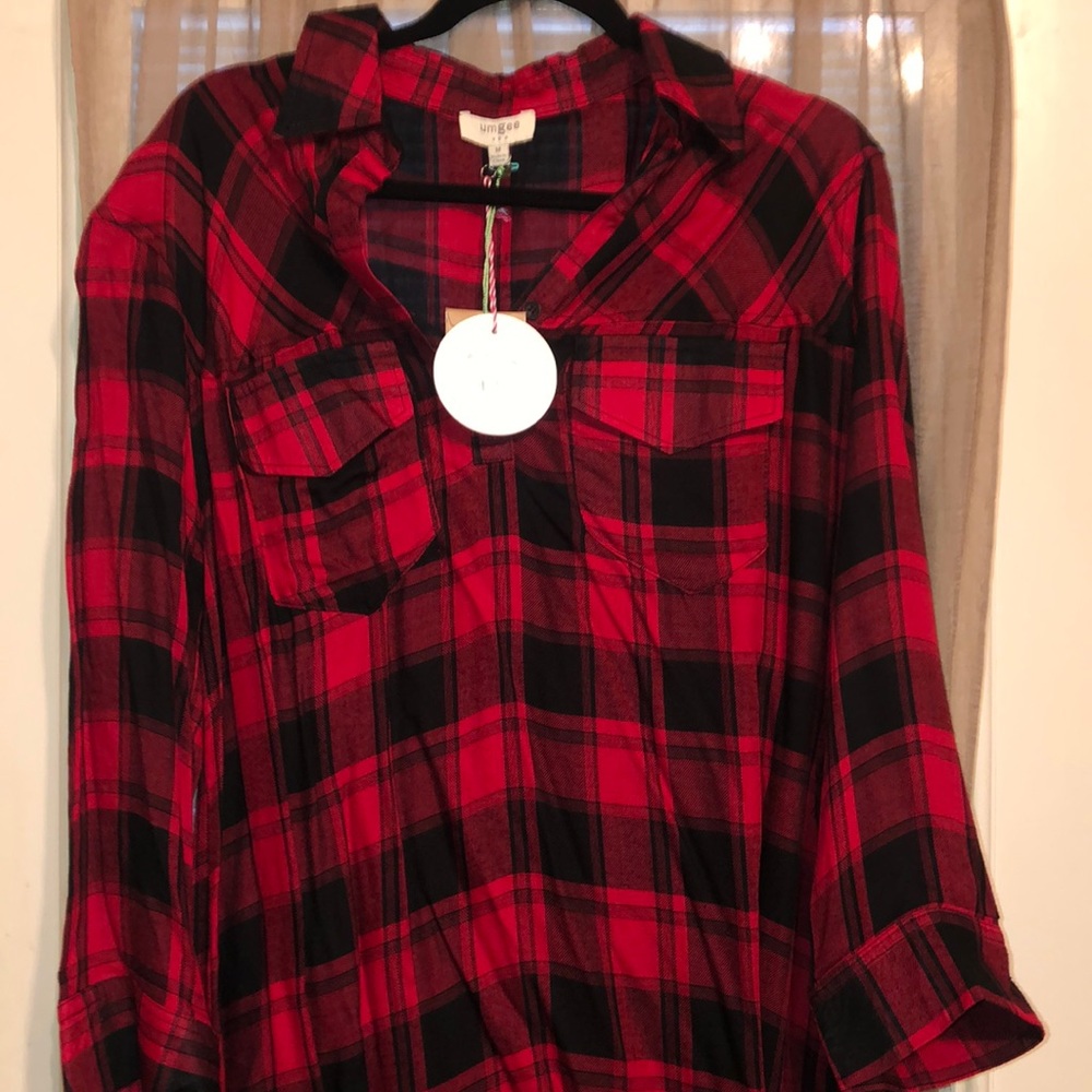 Umgee black and red top